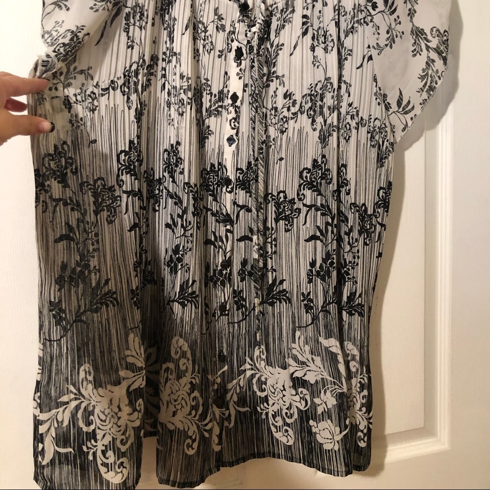 Fashion Bug - Black & White Crinkle Top - Size 2X - Picture 5 of 8